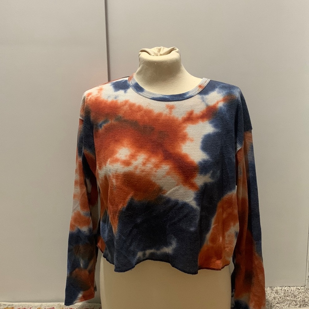 Medium long sleeve crop top. (True to size). Brand is Antistar.
